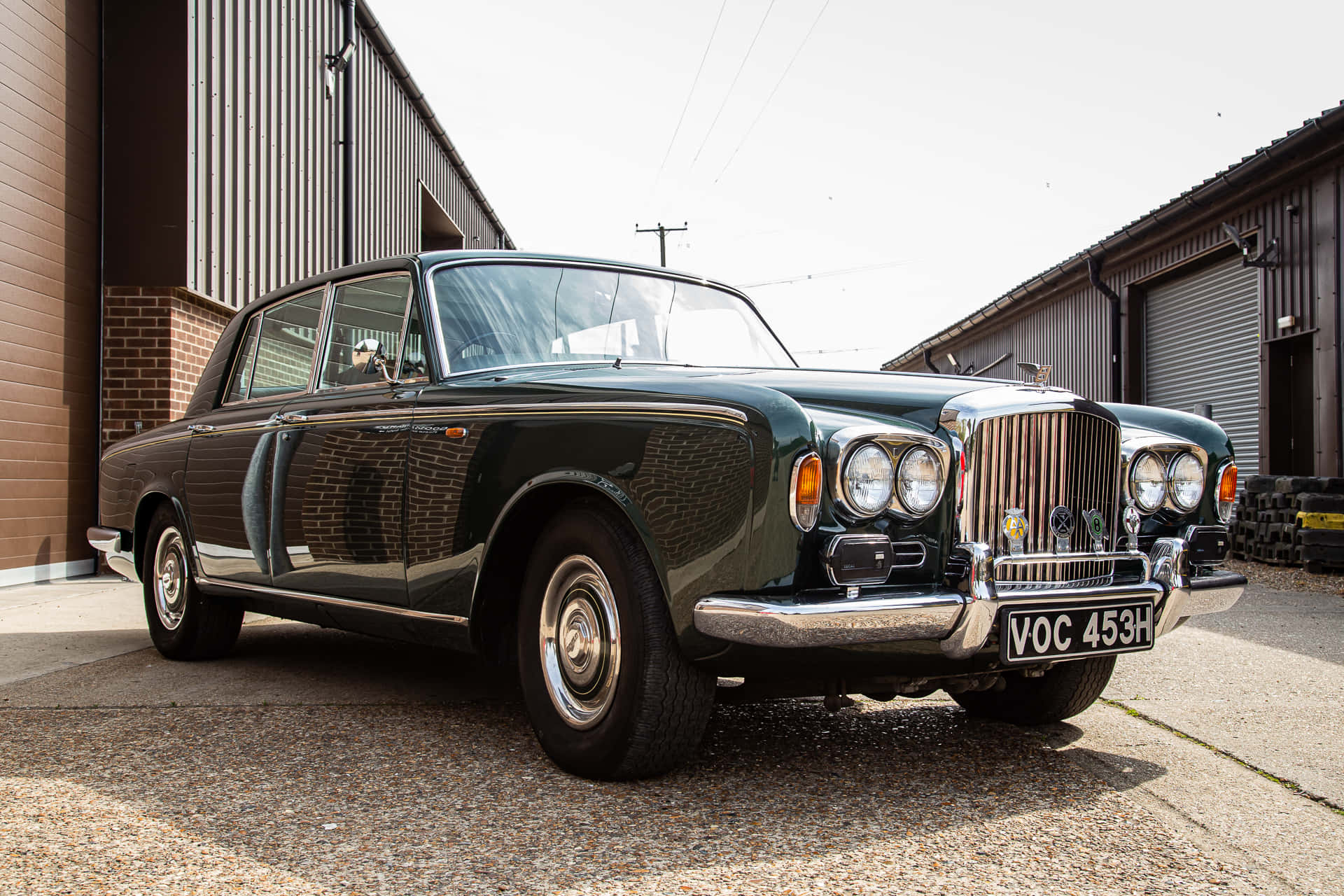 Classic Bentley T1 Luxury Car Wallpaper