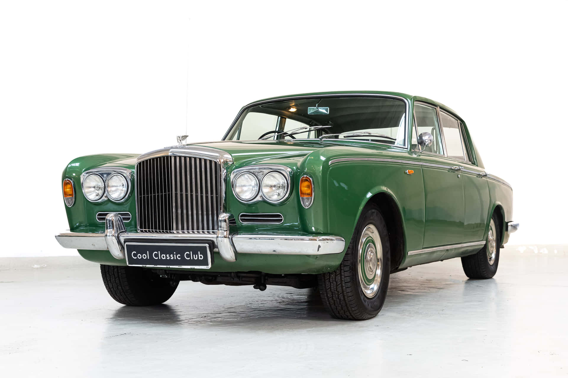 Eleganciaclásica: Automóvil De Lujo Bentley T1 Fondo de pantalla