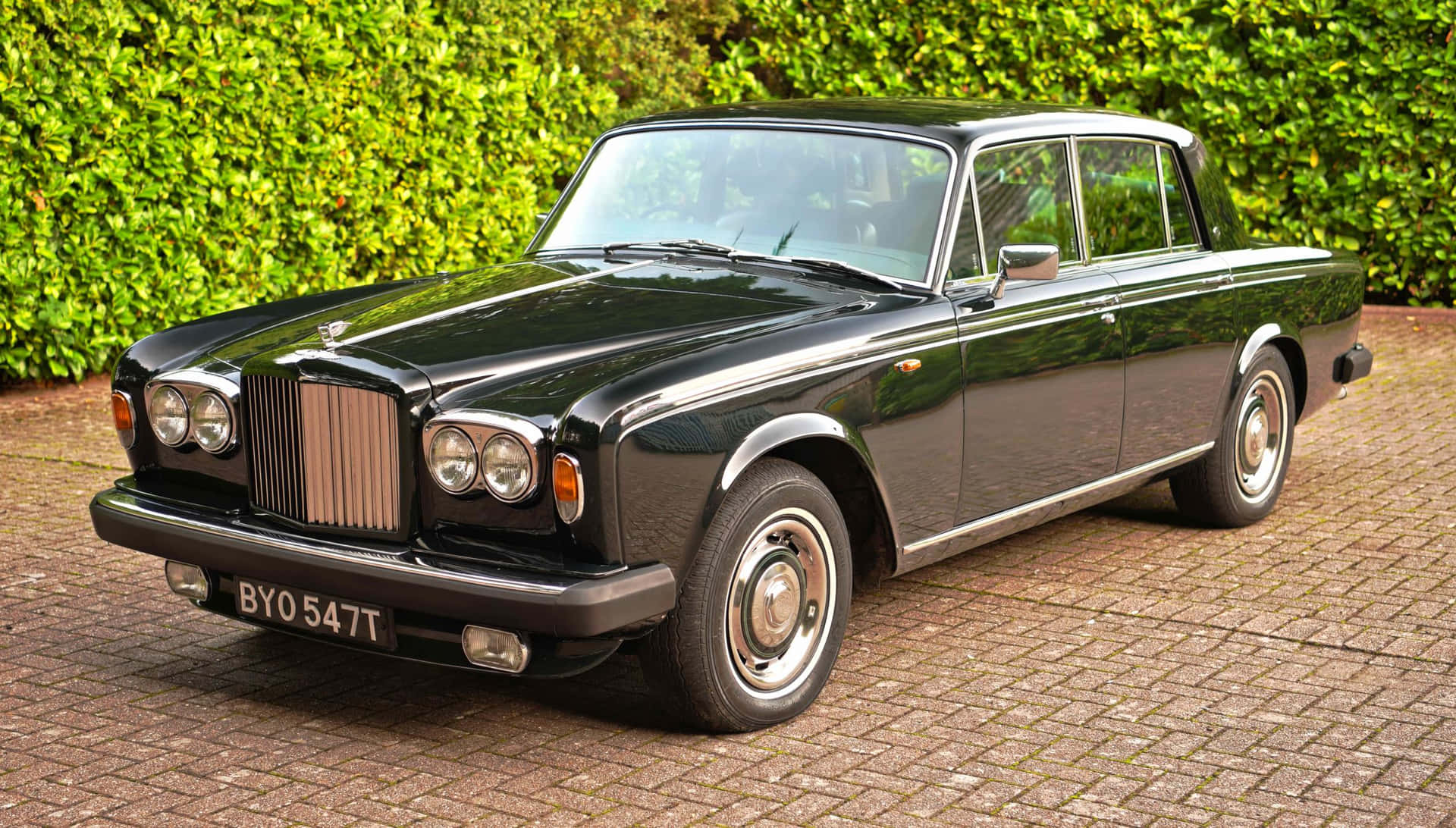 Classic Luxury - The Stunning Bentley T2: Wallpaper