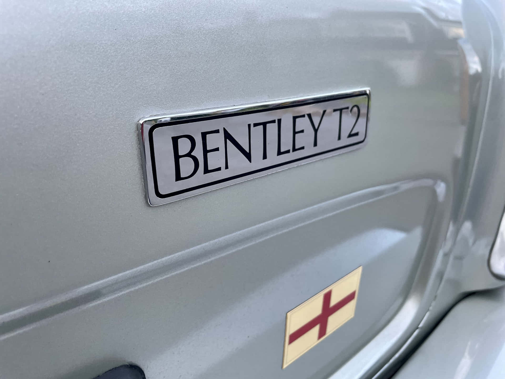 Eleganciaclásica - Auto De Lujo Bentley T2 Fondo de pantalla