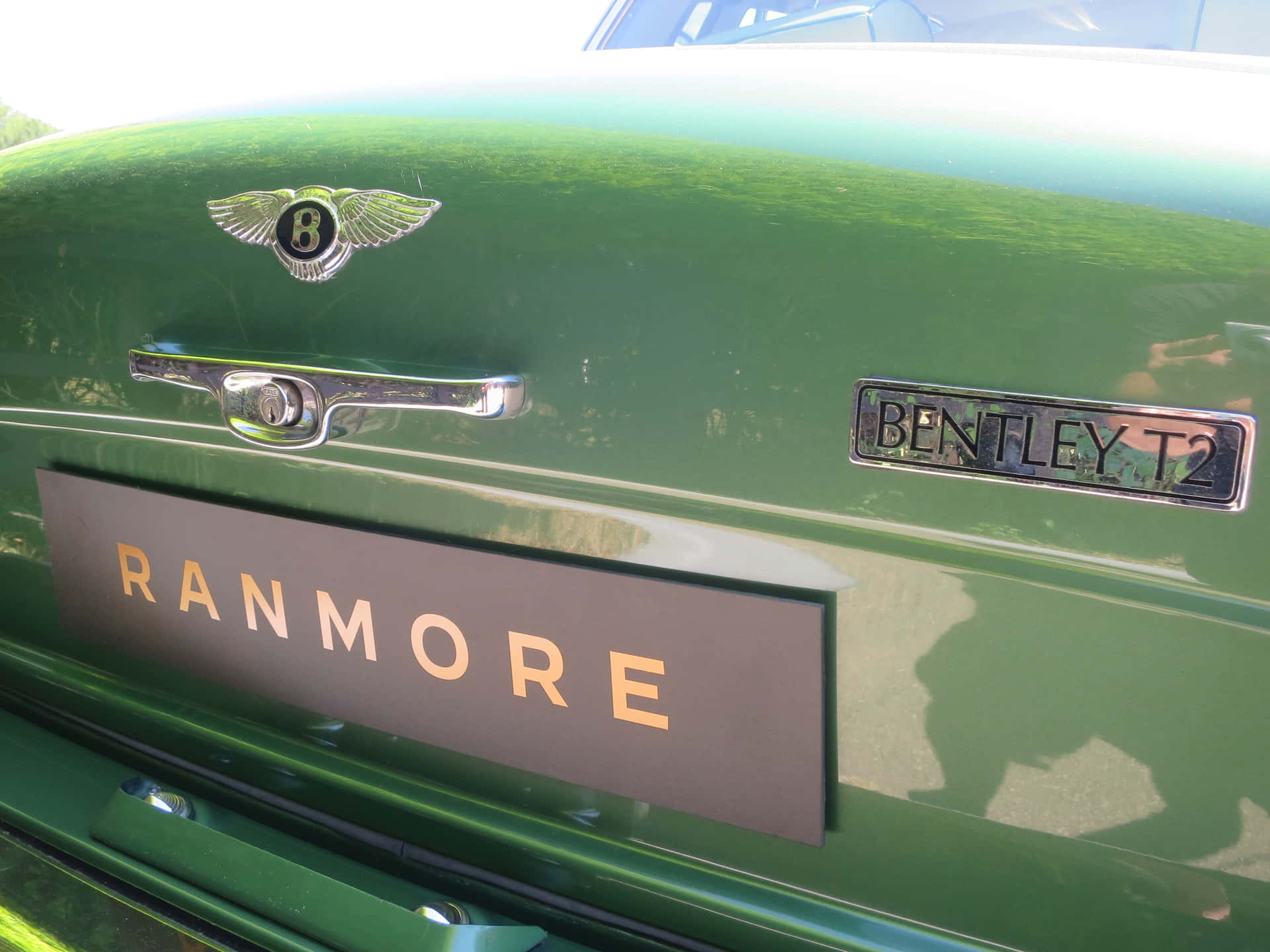 Caption: Classic Elegance: Luxurious Bentley T2 Wallpaper