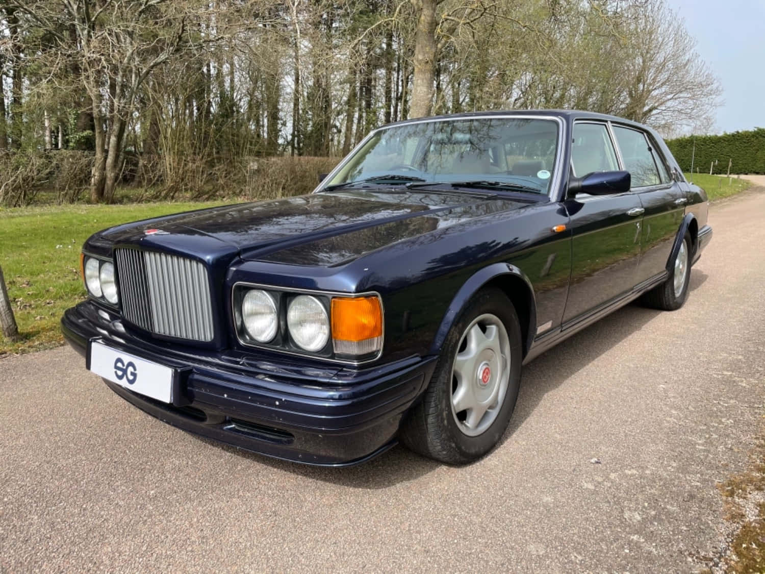 Bentley Turbo R Buiten Geparkeerd Achtergrond