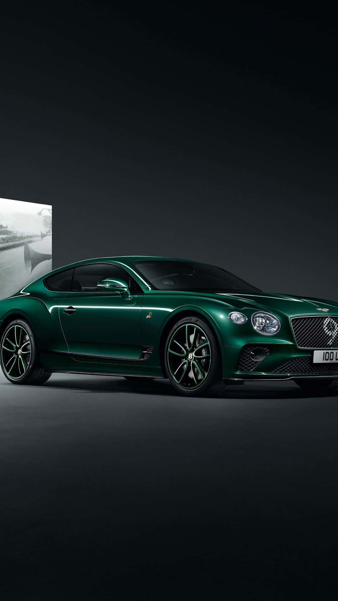 Sfondoiphone Di Una Stupenda Bentley Verde. Sfondo