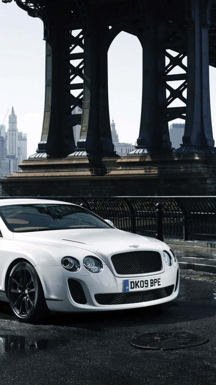 Geparktercontinental Bentley Auf Dem Iphone Wallpaper