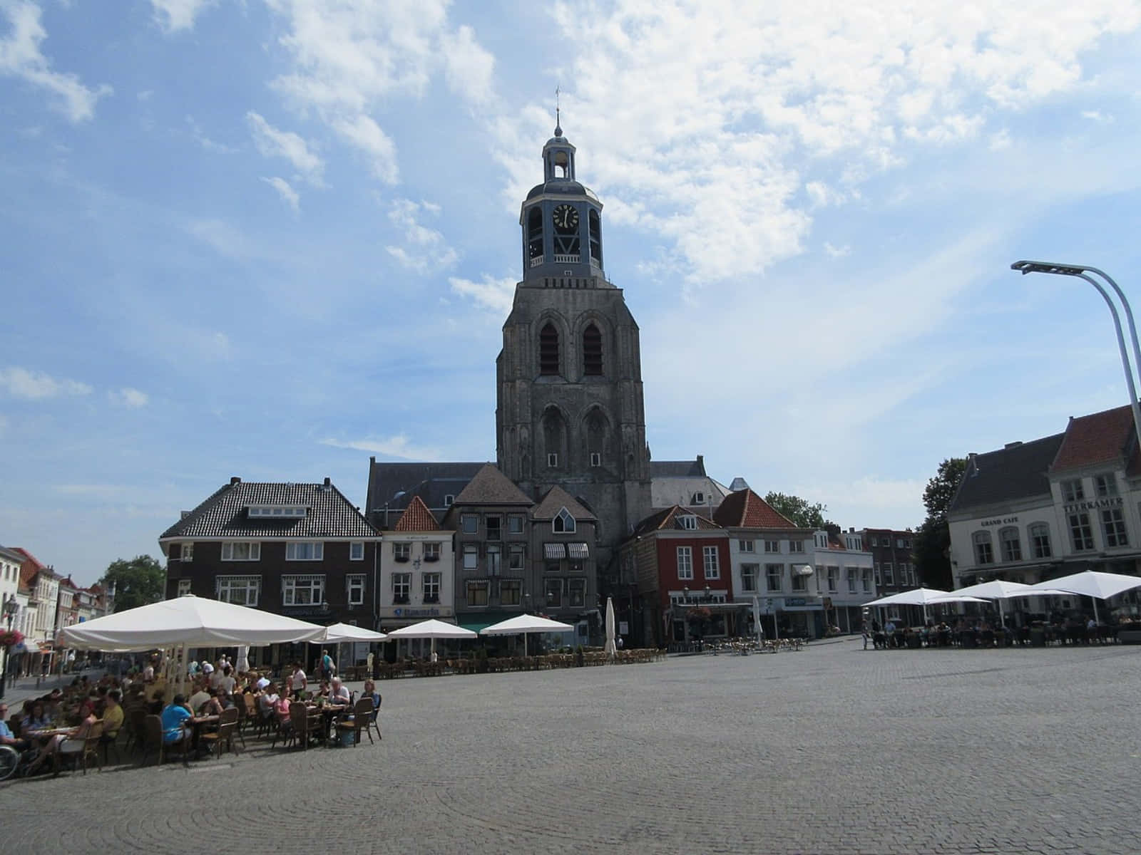 Bergen Op Zoom Market Squareand St Gertrudis Church Wallpaper