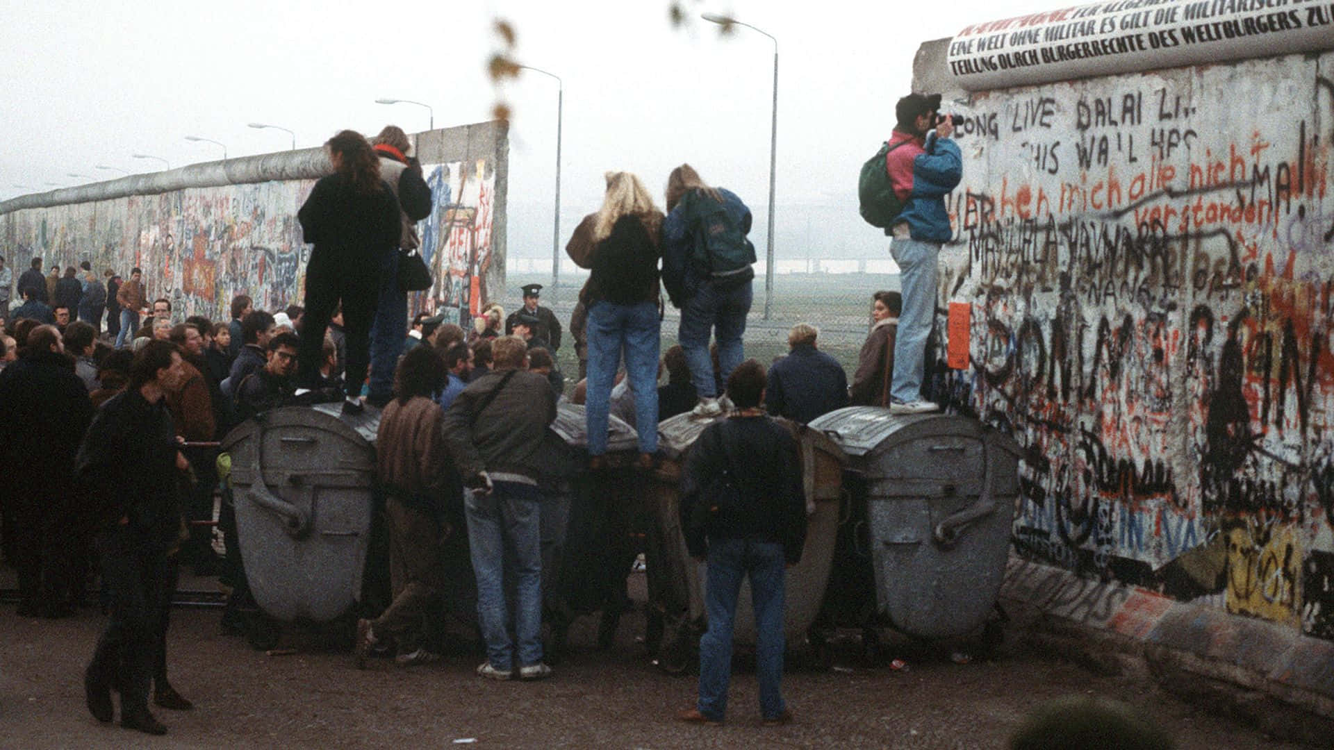 Berlin Wall At Potsdamer Platz In 1989 Wallpaper