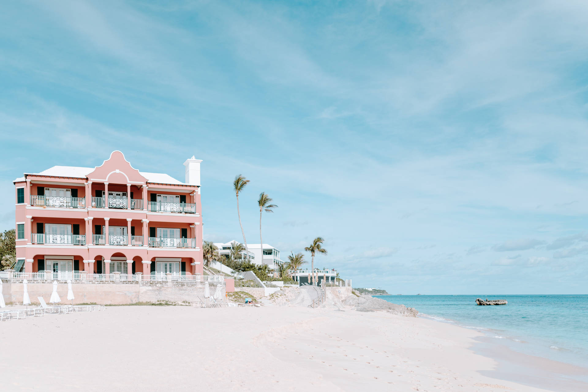 Casade Playa En Bermuda Con Impresionantes Vistas Al Océano. Fondo de pantalla