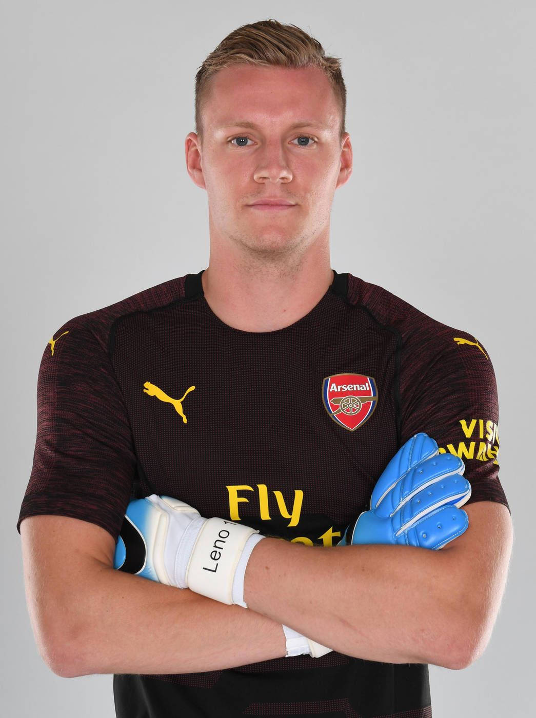 Bernd Leno With Crossed Arms Wallpaper