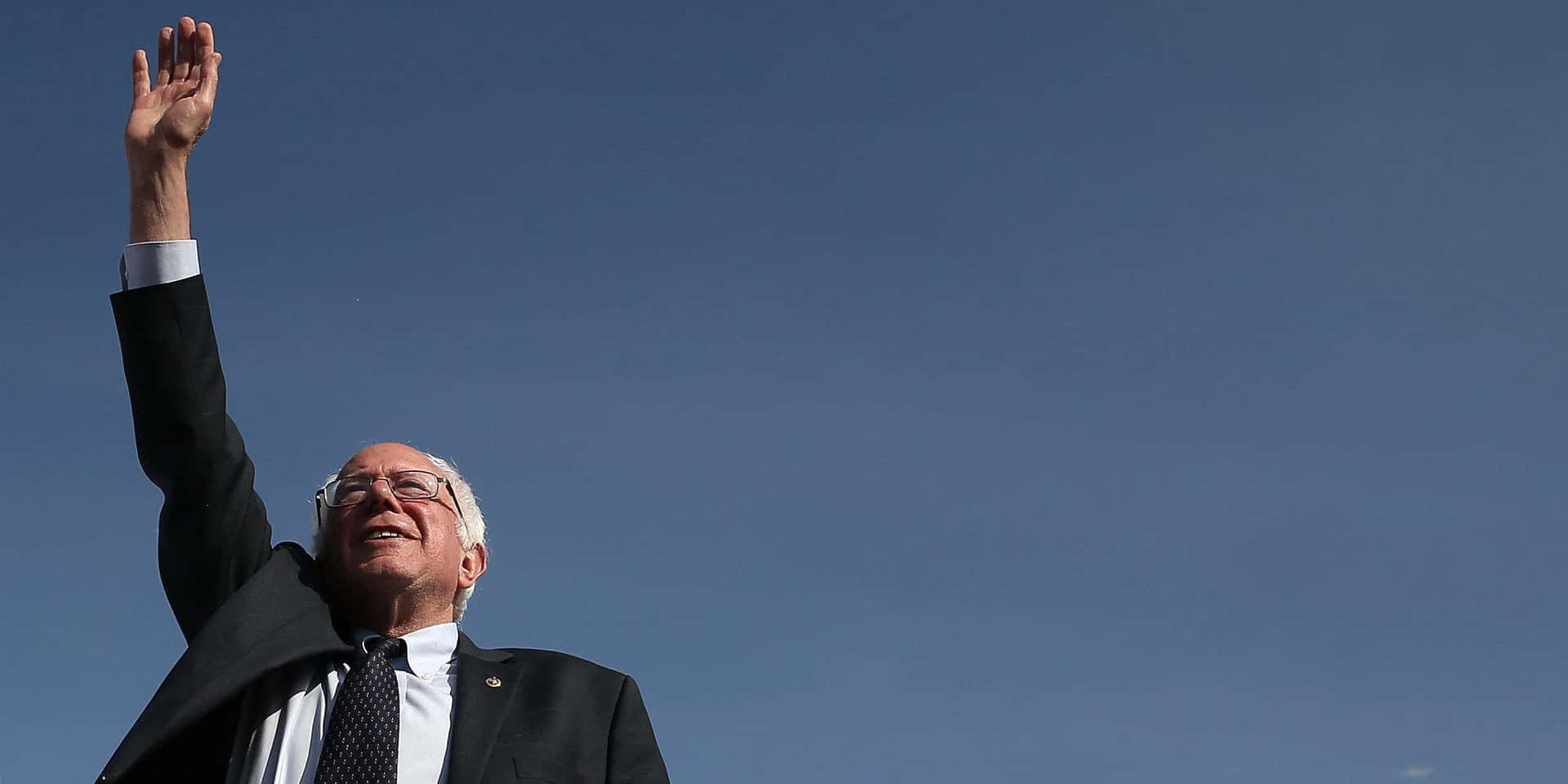 Bernie Sanders Wavingto Crowd Wallpaper