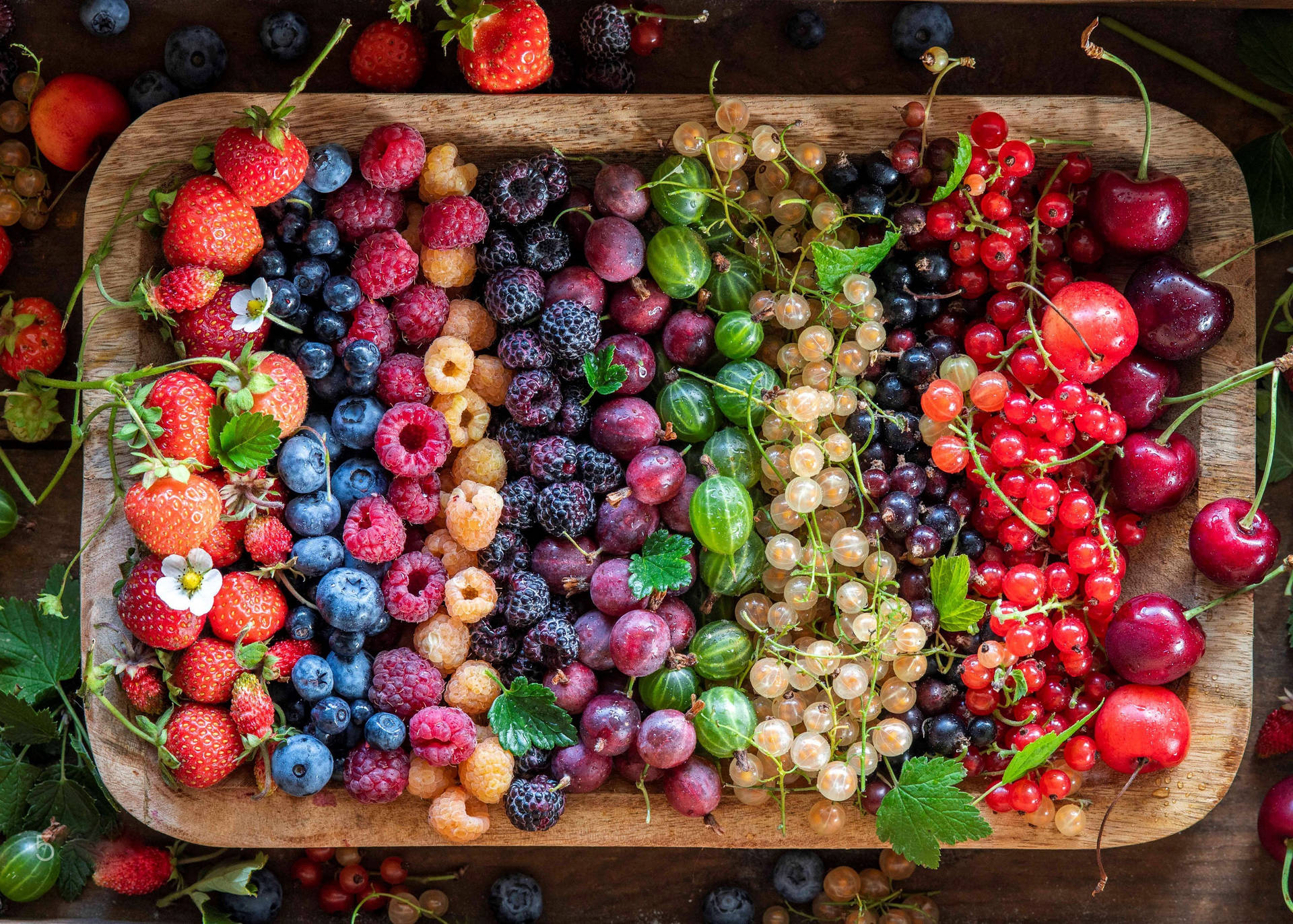 Berry Fruit Plate Raspberries Wallpaper