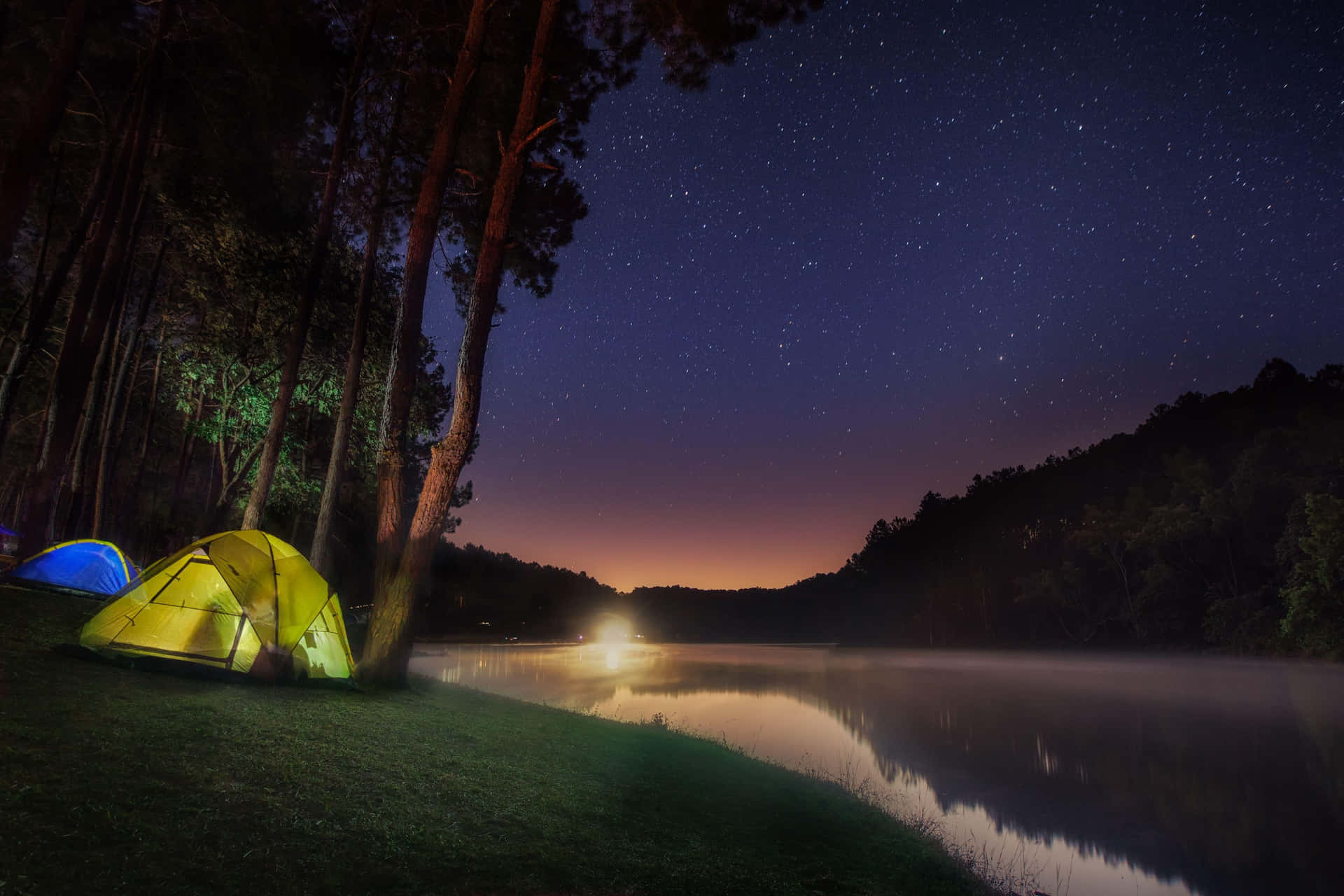 Amufer Eines Sees Camping Desktop. Wallpaper