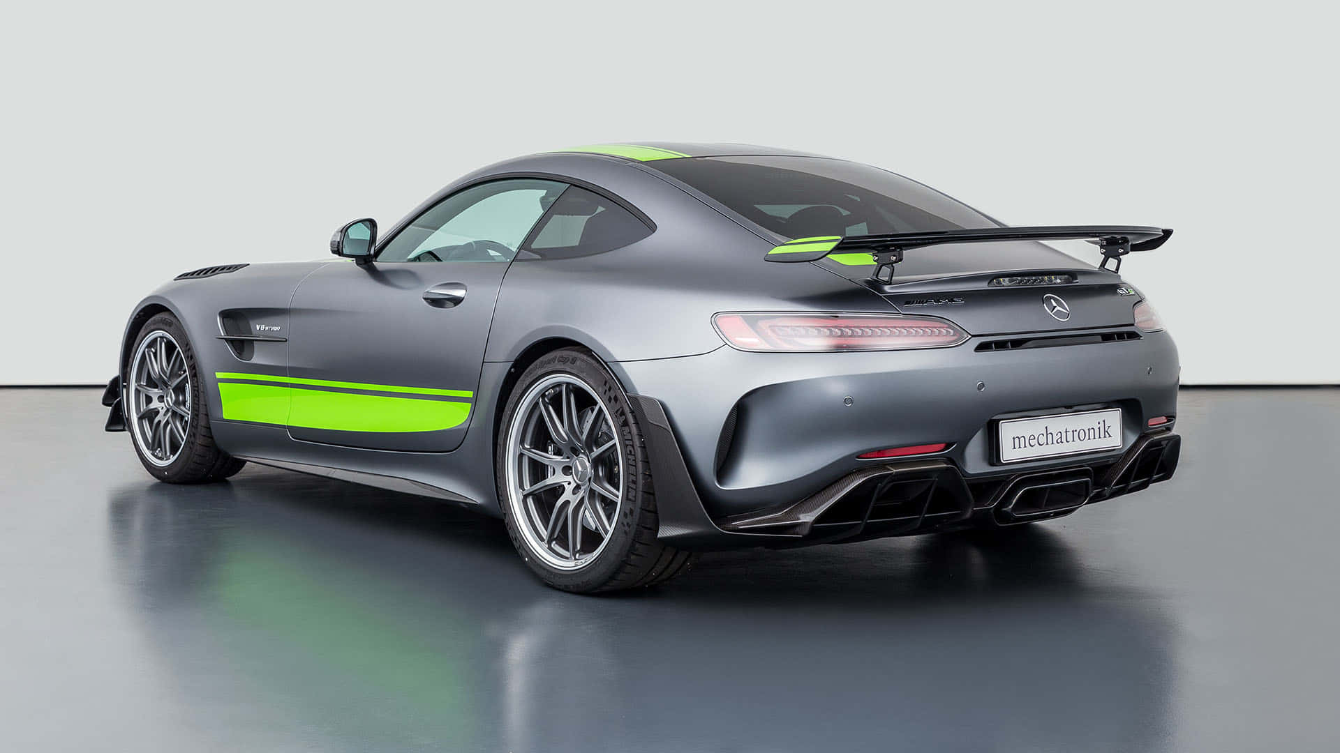 Experience The Best Mercedes-AMG GT-R