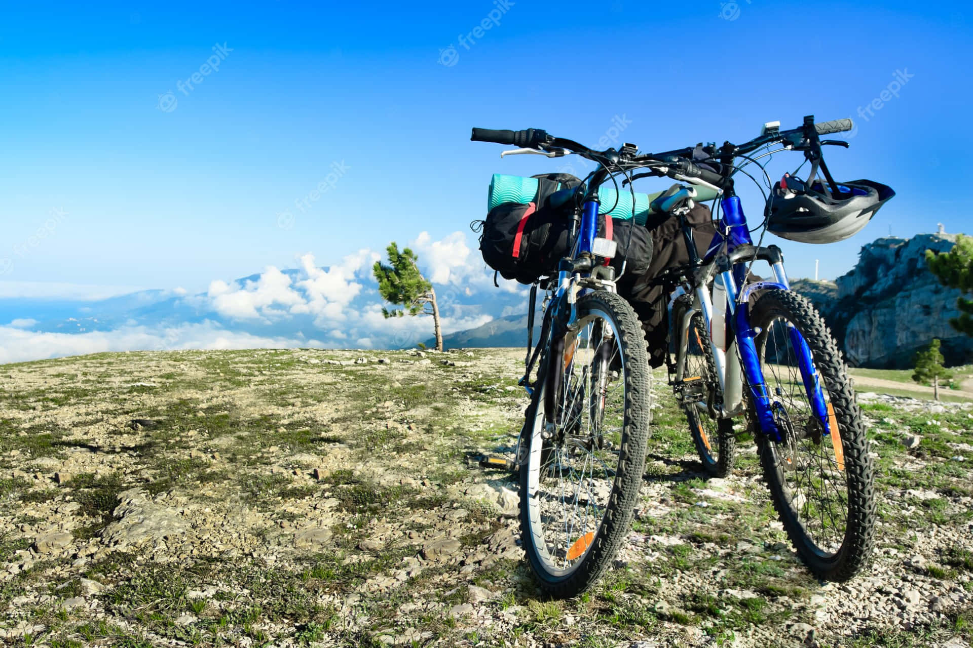 Cykel bedste bjerg baggrunde med hjelme