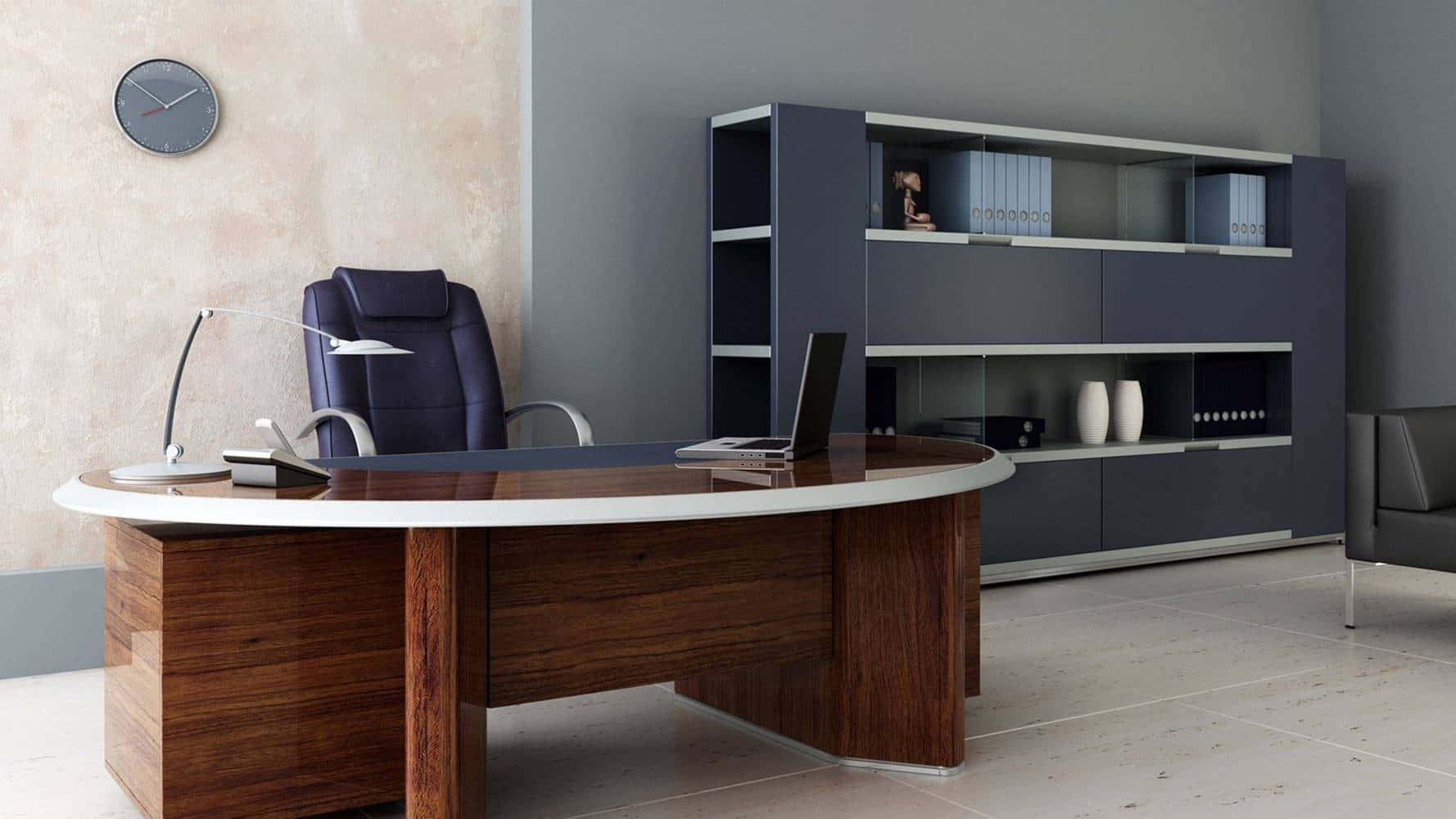 Einmodernes Büro Mit Einem Schreibtisch, Einem Stuhl Und Einer Lampe.