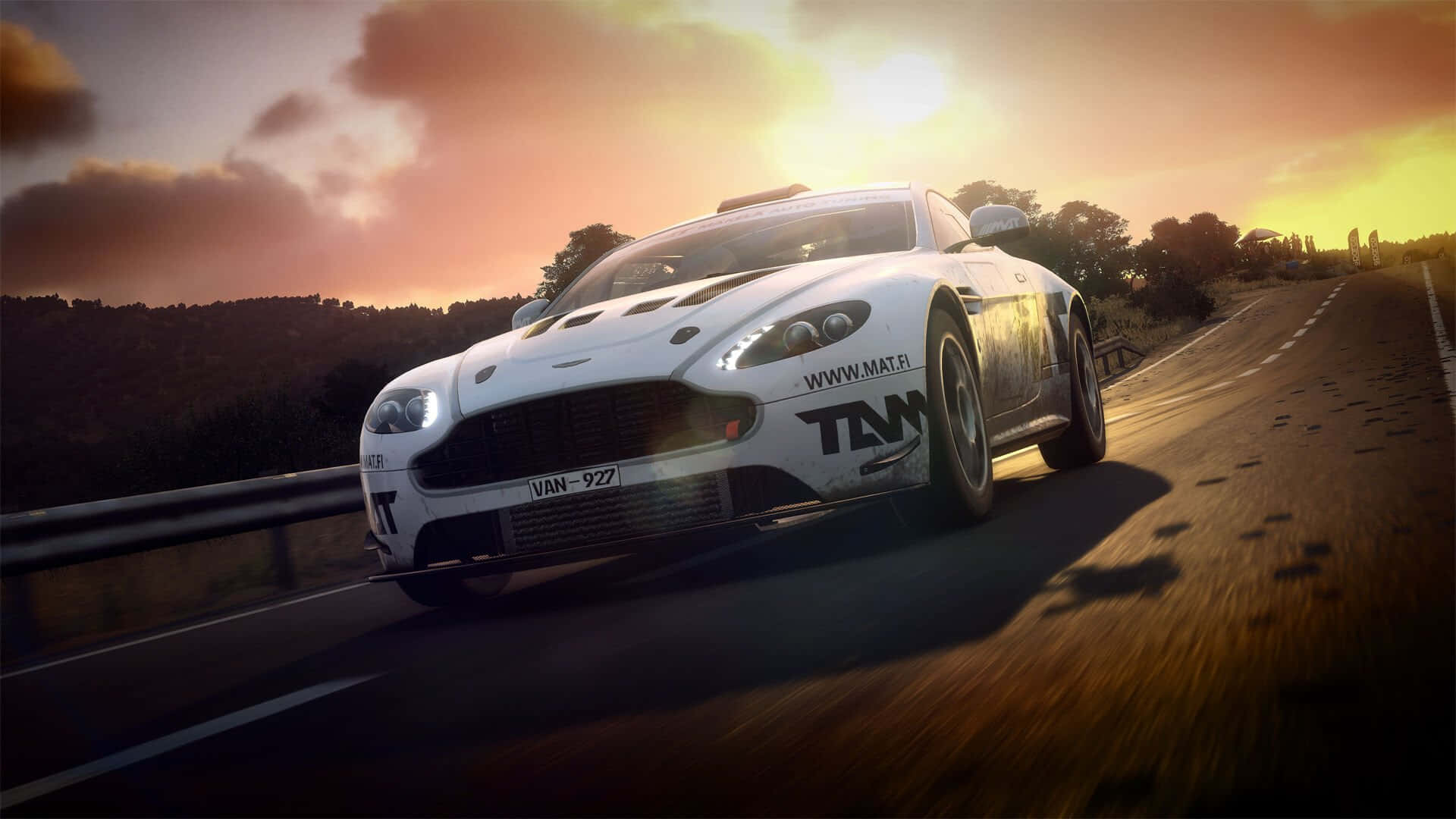 Fondode Pantalla Aston Martin, Perfecto Para El Juego De Rally En Tierra.