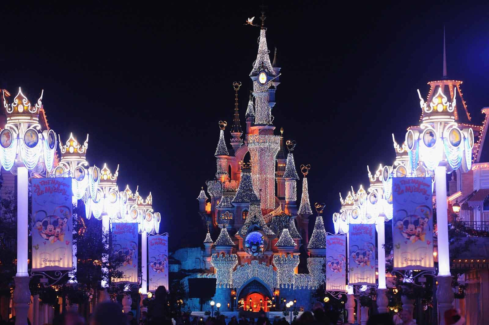Miglioresfondo Disney Castello Disney Vivacemente Illuminato