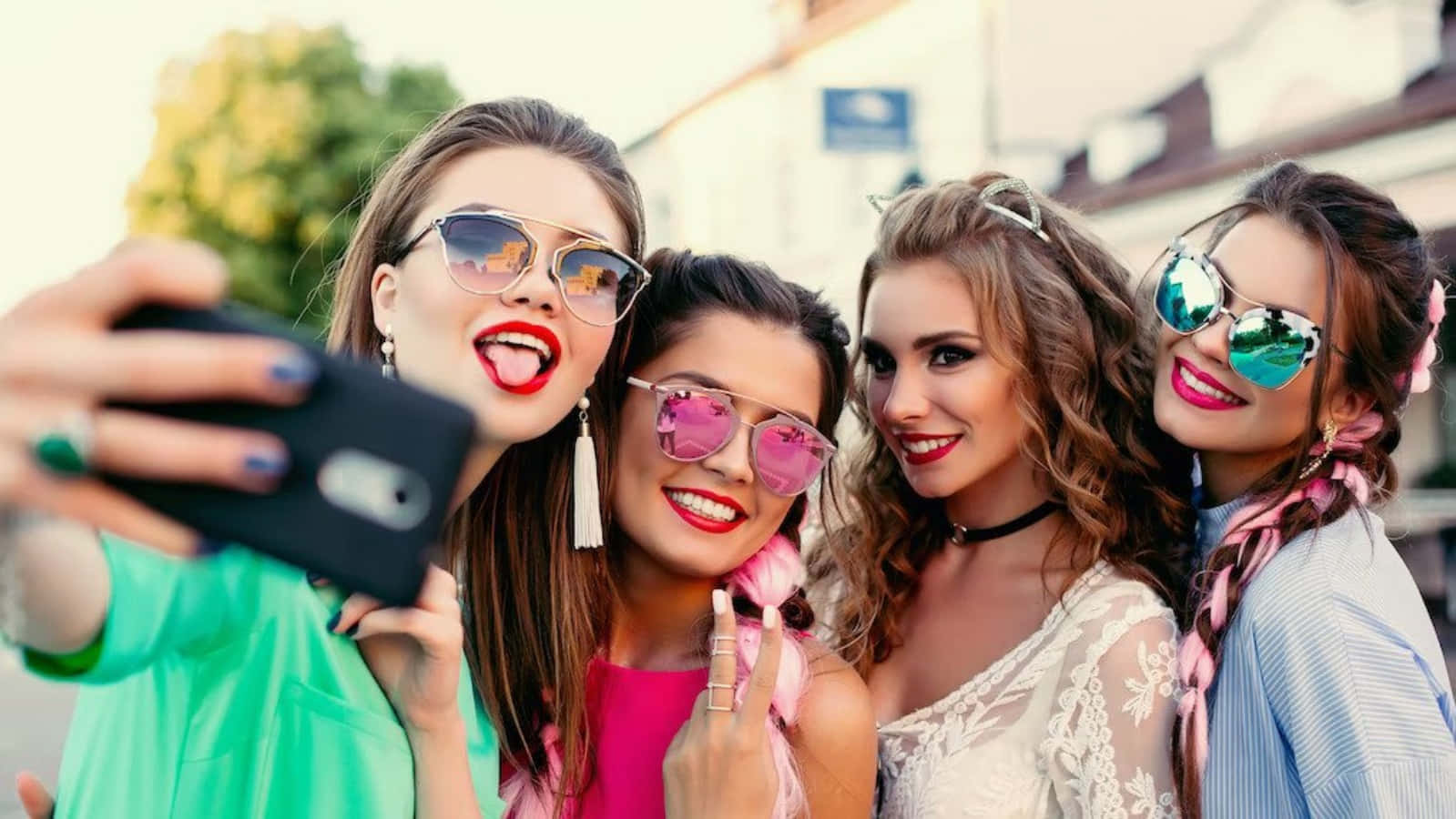 Bästavänners Selfie I Solglasögon-bild