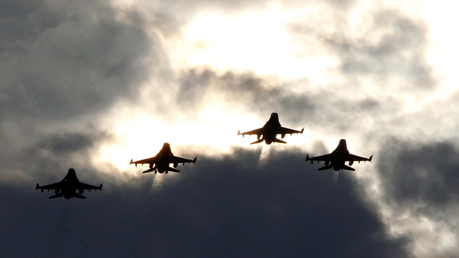 Fire jets flyver i himlen