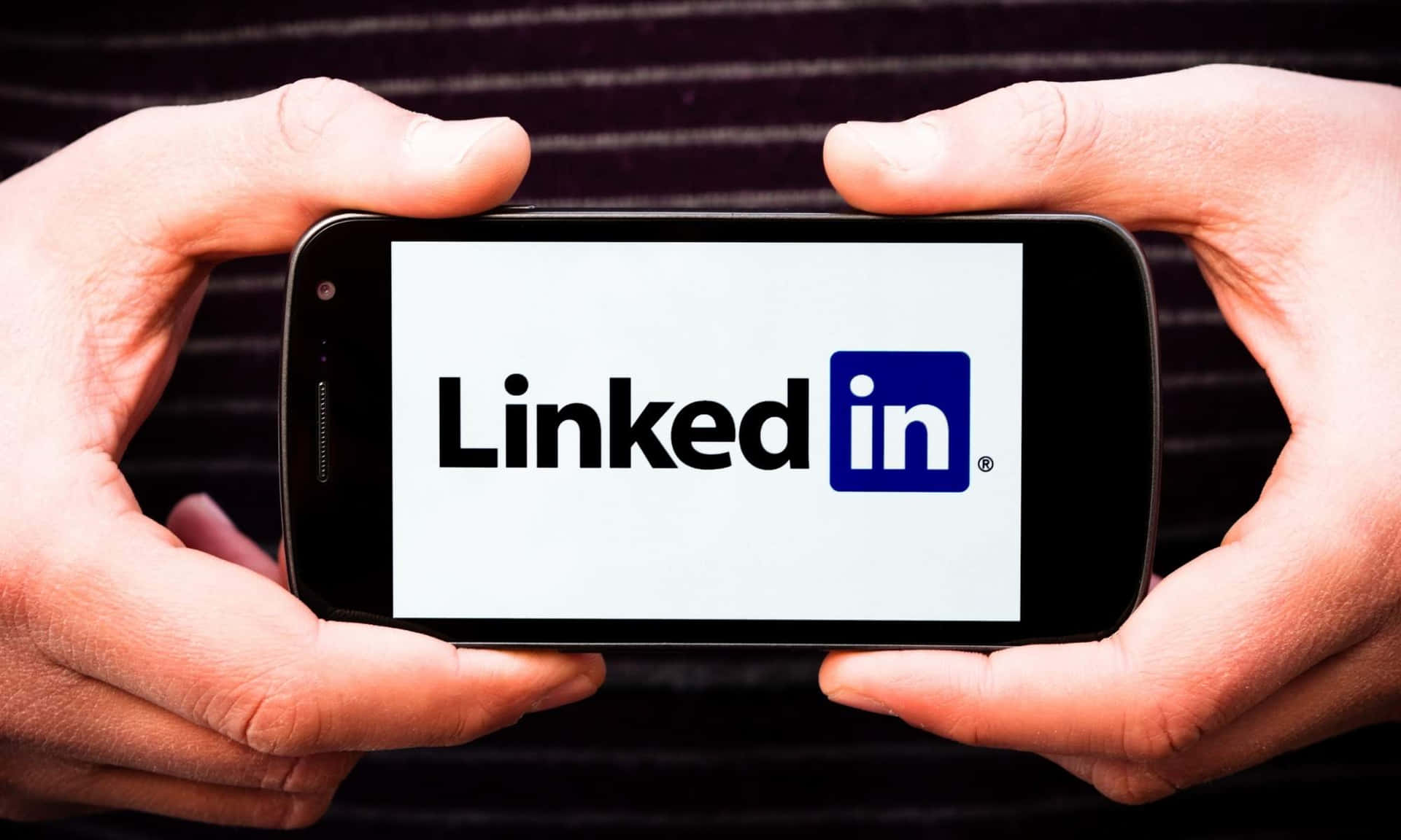 Optimize Your Linkedin Profile With Professional Backgrounds