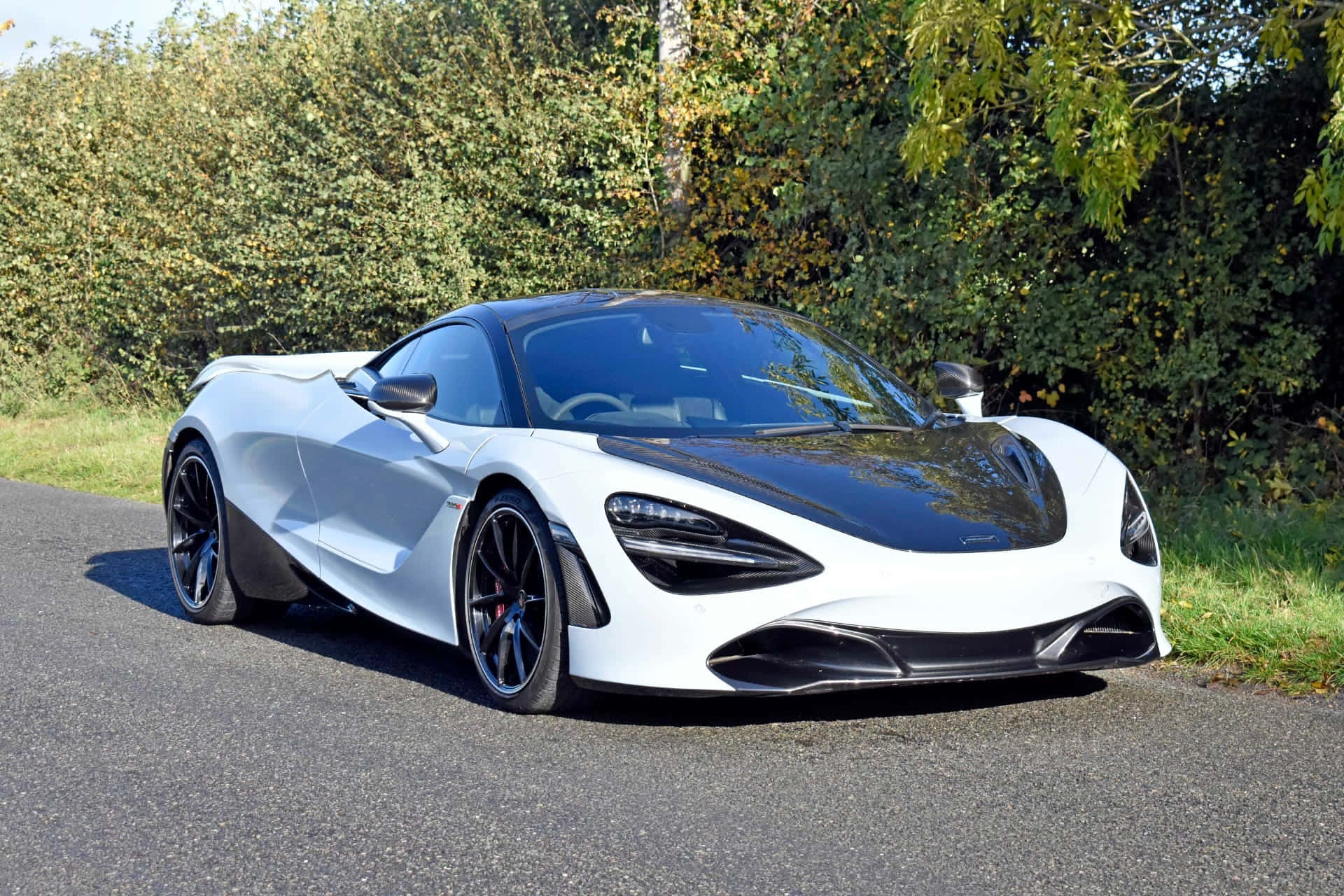 Dynamic Excellence - McLaren 720S in Action