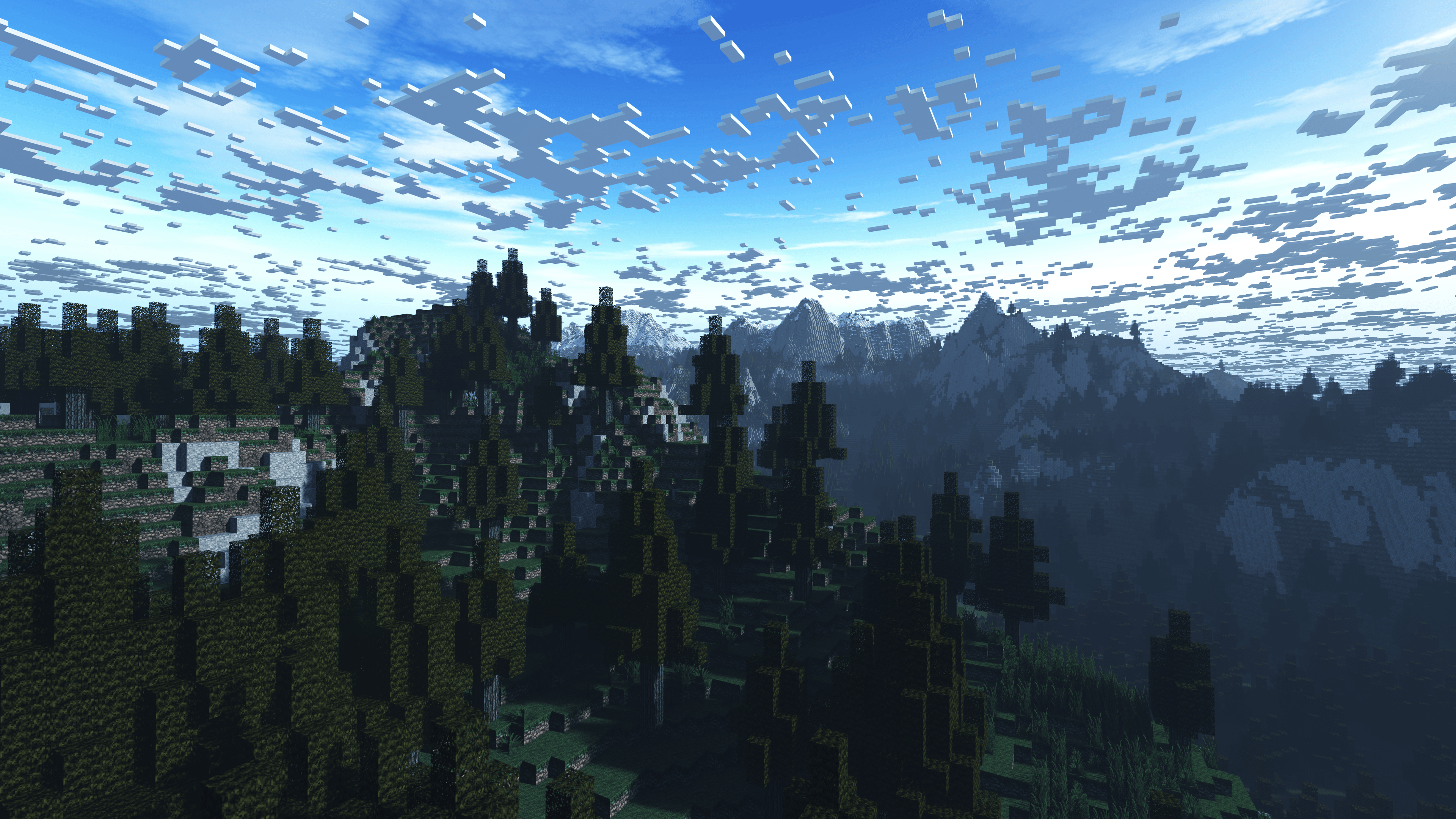 Melhorpapel de parede de Minecraft Fundos — Uma paisagem montanhosa pixelada com árvores em blocos e picos cobertos de neve sob um céu azul com nuvens em blocos.
