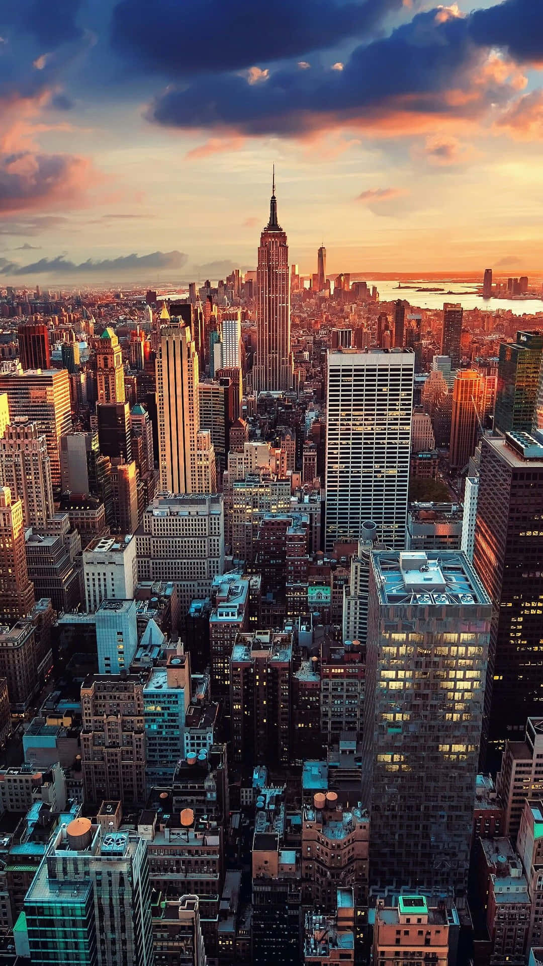 Fondode Pantalla De Ciudad Con Edificios Tomado Por Un Dron En Nueva York