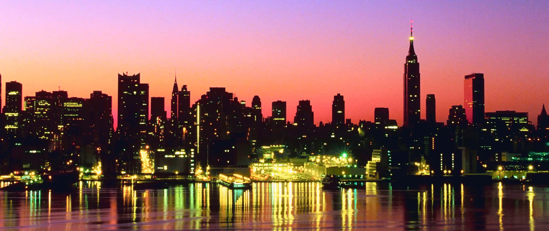 Sfondocon Silhouette Degli Edifici Della Città, La Migliore Selezione Di New York