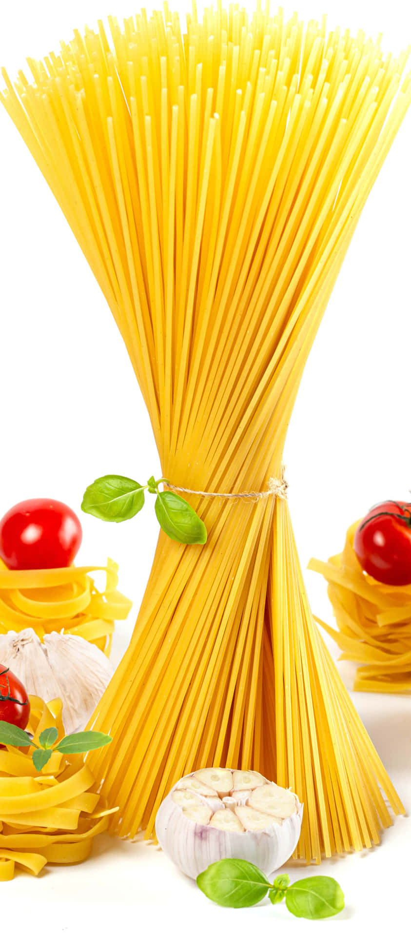 Unmontón De Espaguetis Con Tomates Y Ajo