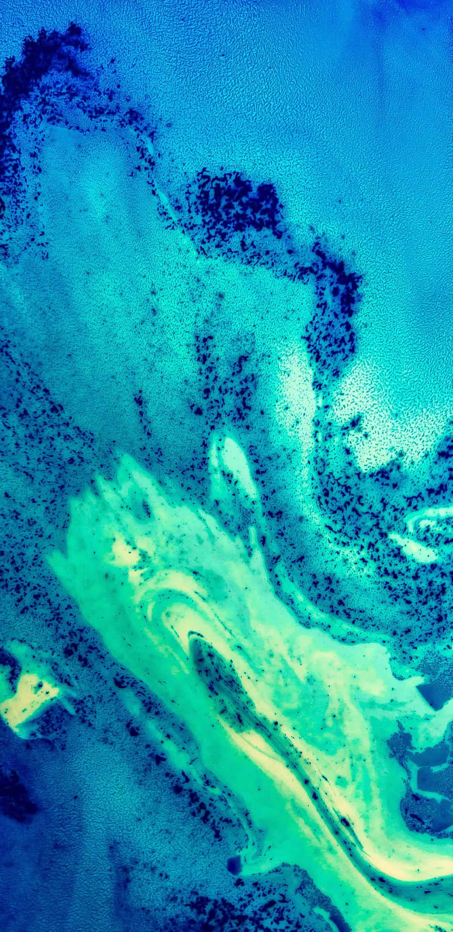 Ettfågelperspektiv Av Havet Med Grönt Och Blått Vatten Wallpaper