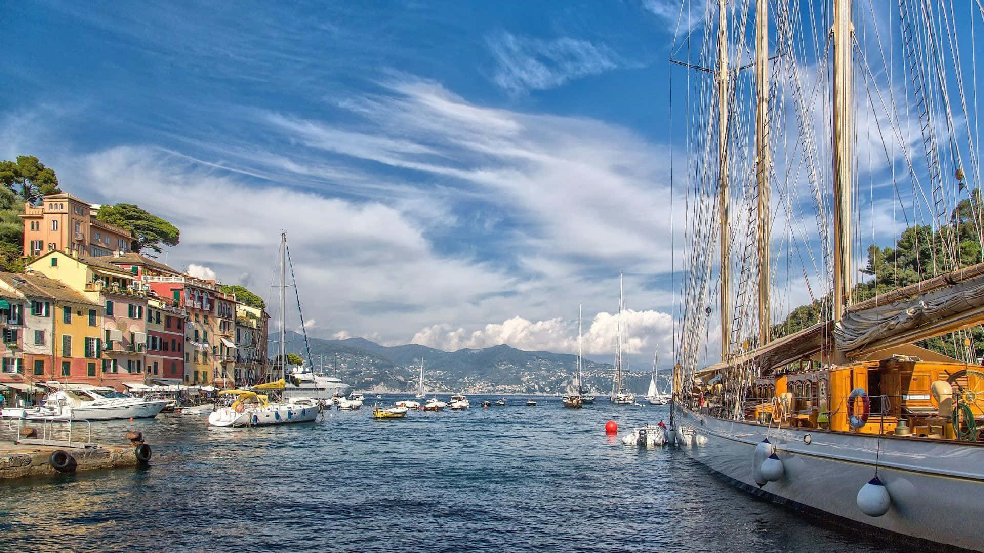 Italienischerhafen - Das Beste Reisemotiv Für Den Desktop Wallpaper