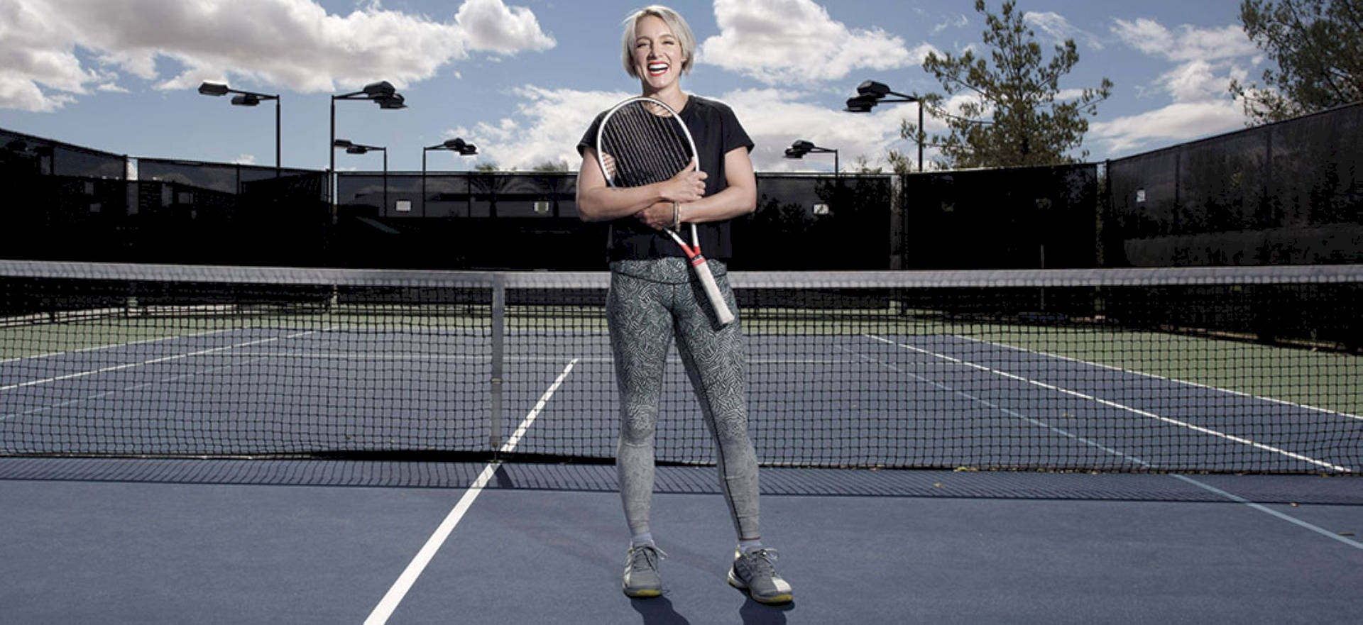 Bethanie Mattek-sands On Tennis Court Wallpaper