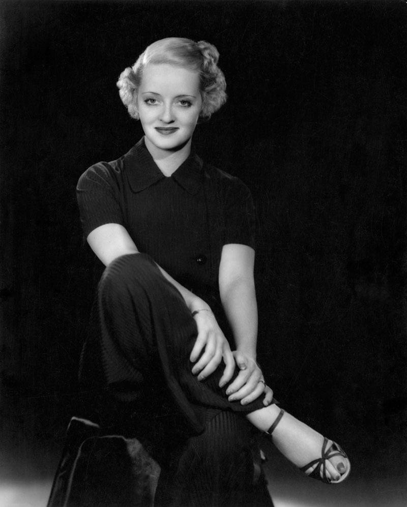 Bette Davis In All-black Outfit Wallpaper