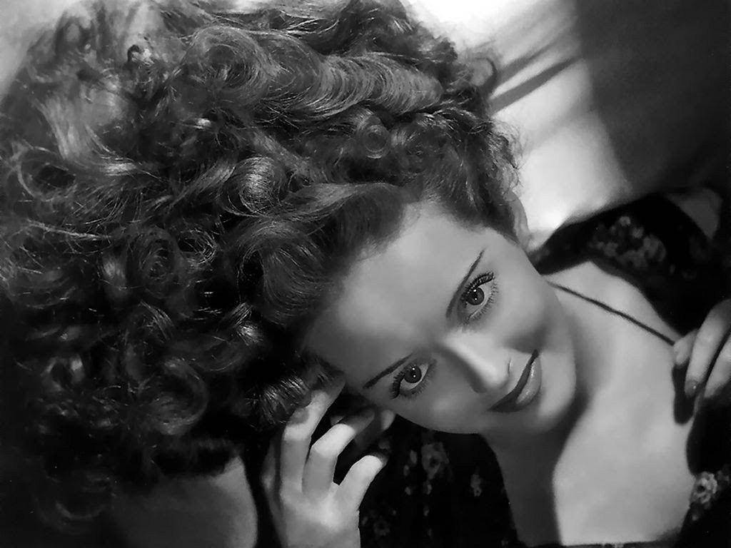 Bette Davis Long Curly Hair Wallpaper