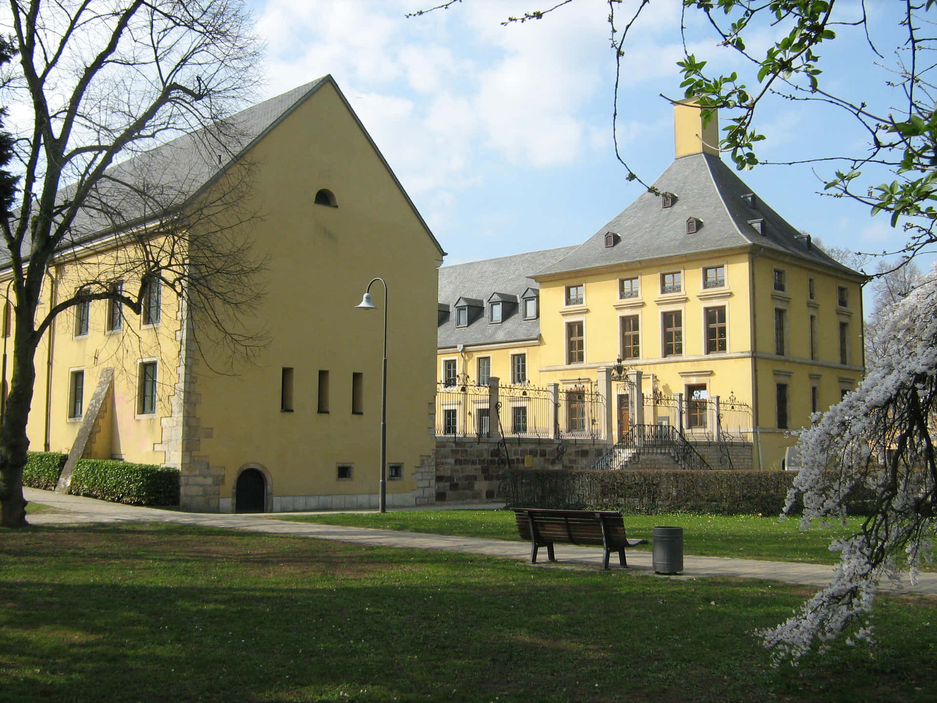 Bettembourg Castle Luxembourg Springtime Wallpaper