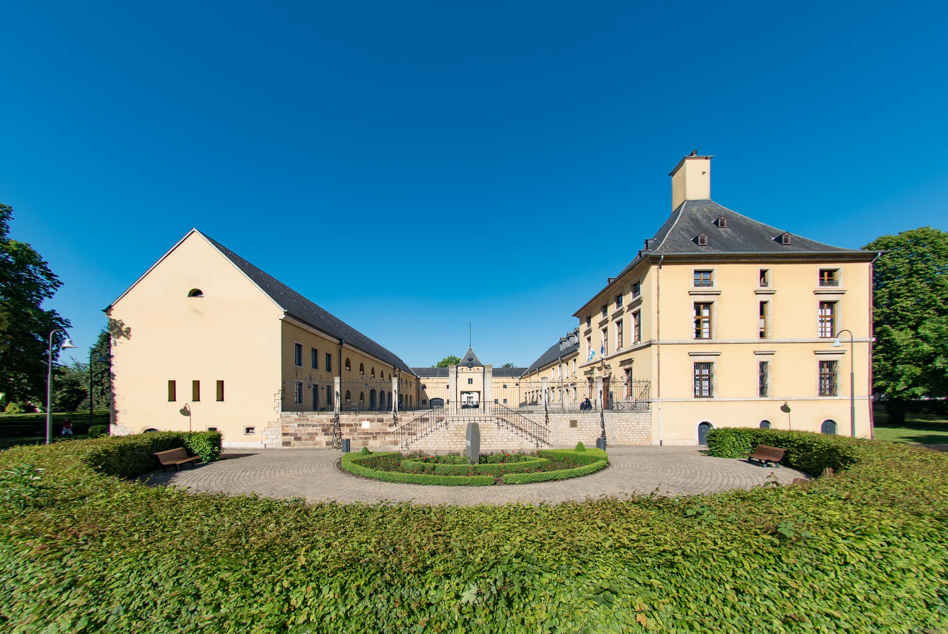 Bettembourg Castle Luxembourg Wallpaper