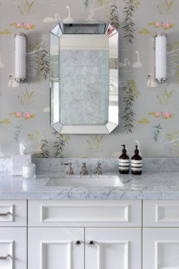 Facettierterspiegel-wandleuchter Für Das Badezimmer Wallpaper