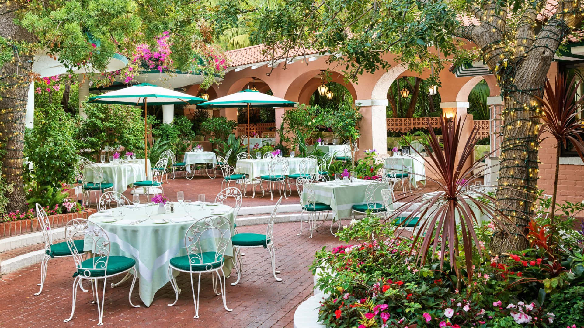 Patio De Restaurant En Plein Air À Beverly Hills Fond d'écran