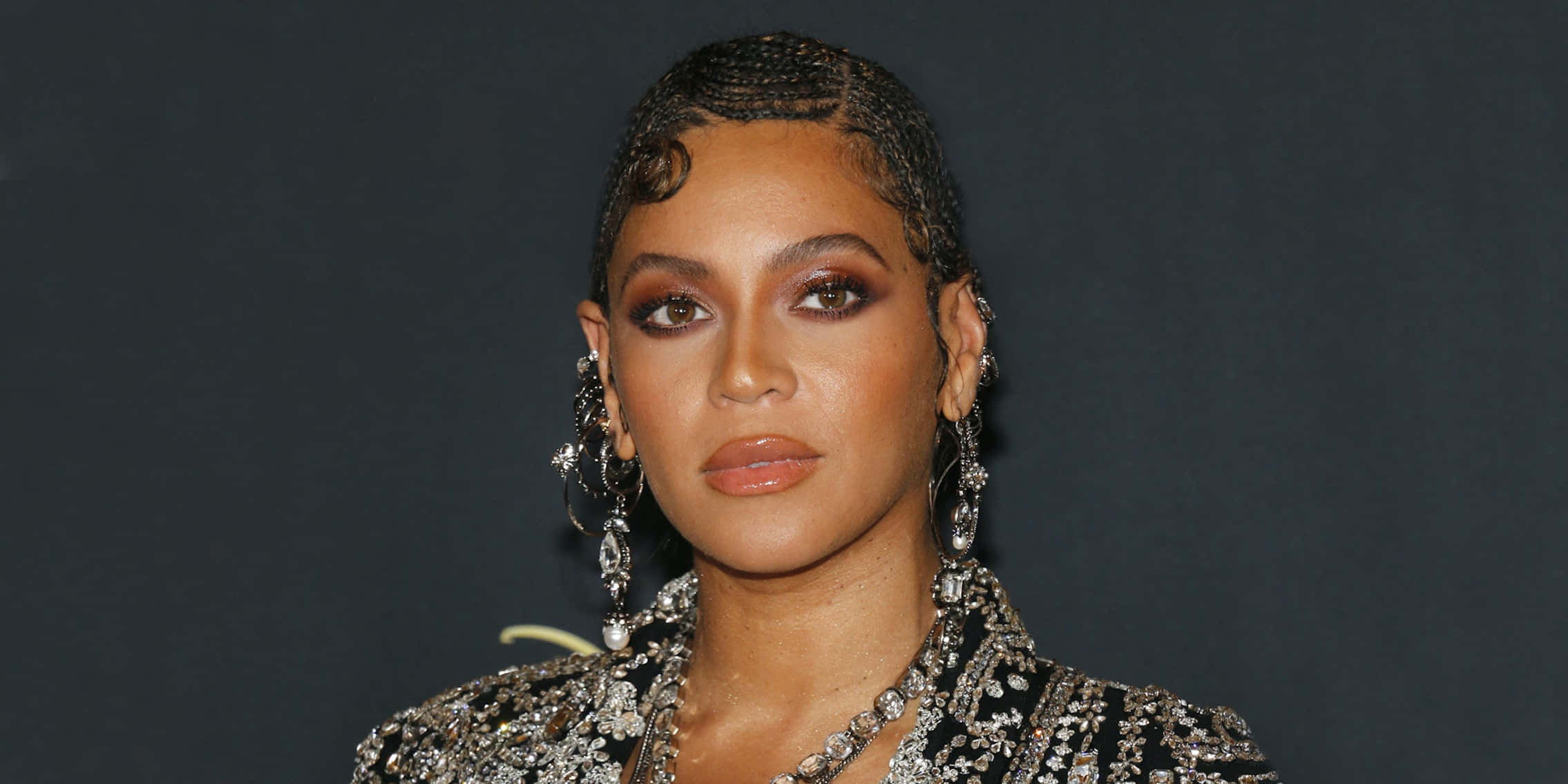 Stunning in Silver - Queen Bey shines brighter than ever