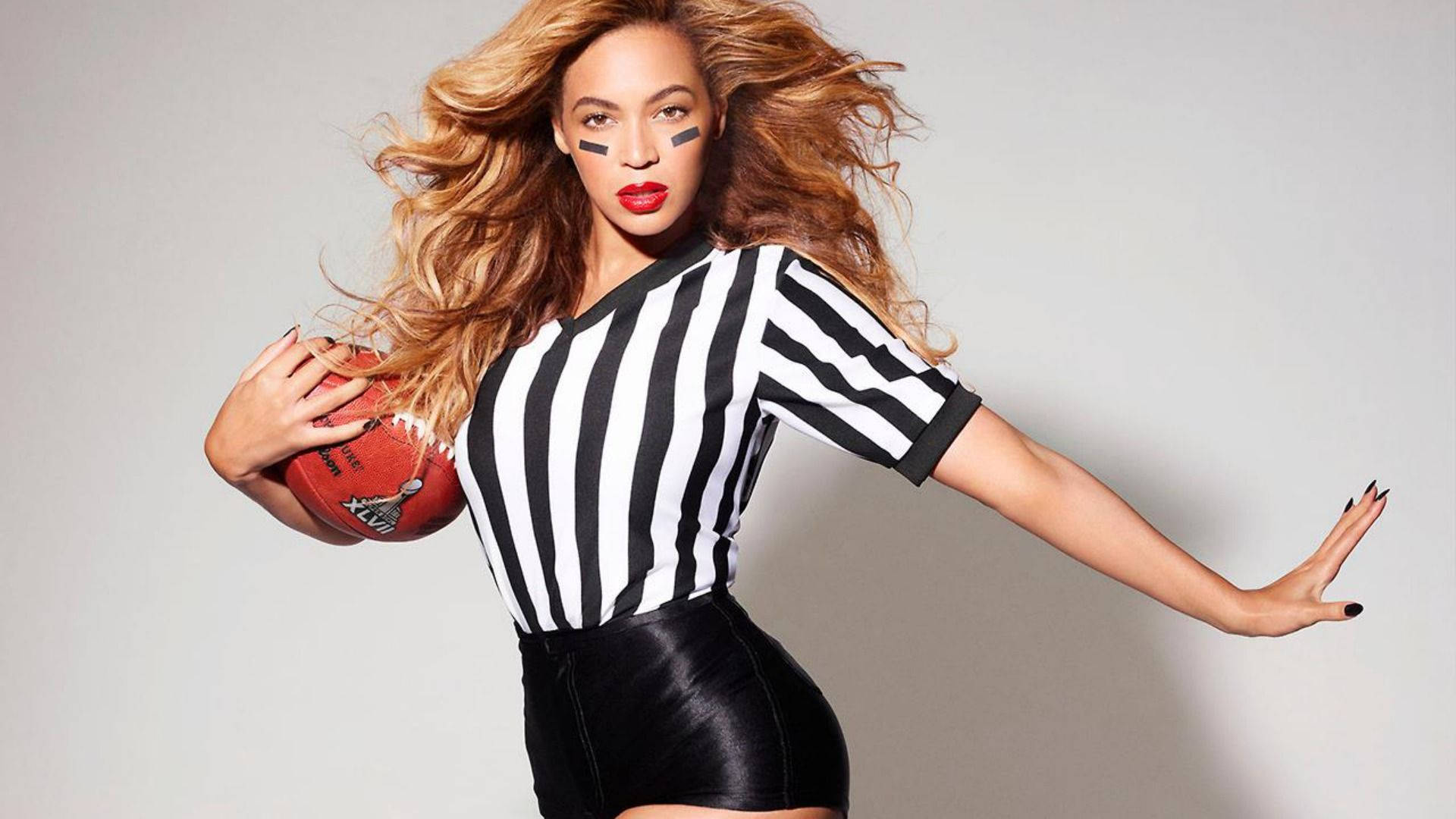 Beyonce In American Football Outfit Background