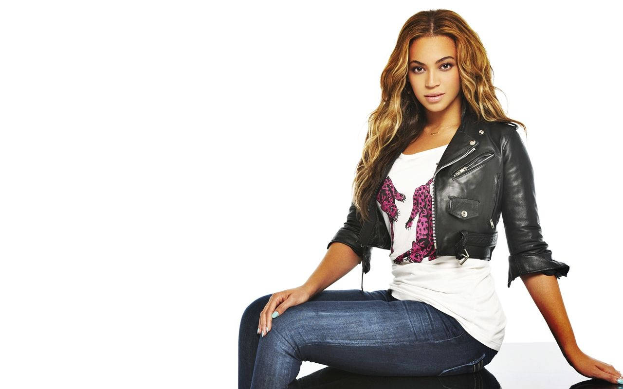 Beyonce In Cropped Leather Jacket Background
