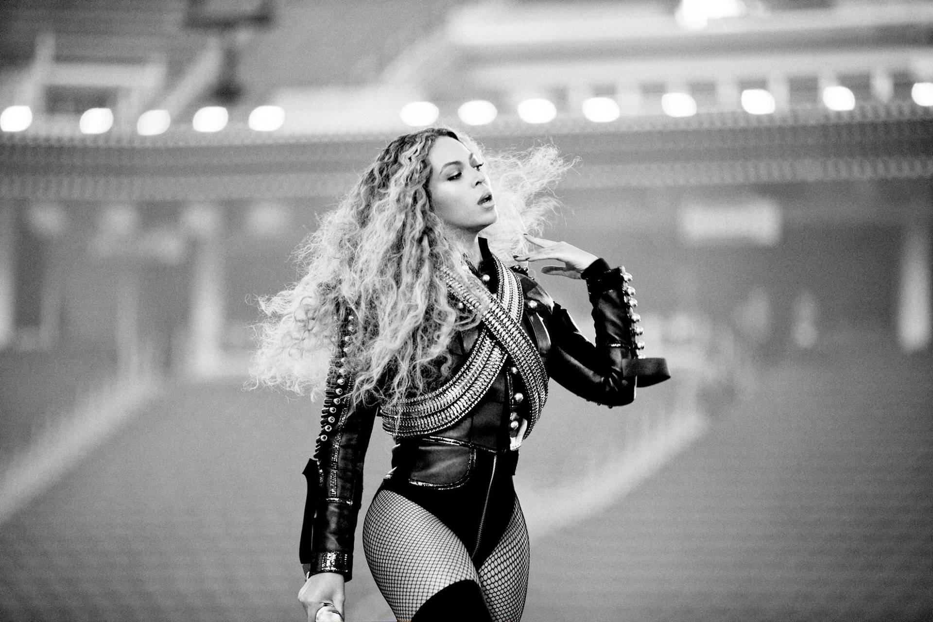 Beyonce rocking the Superbowl Halftime show Wallpaper