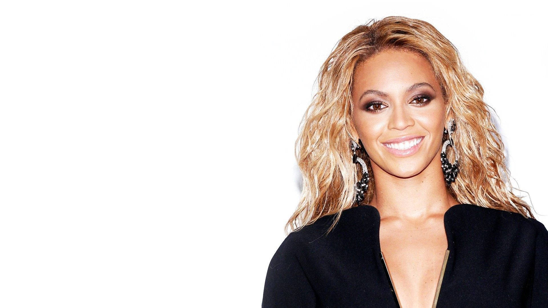 Beyonce With Happy Face Background