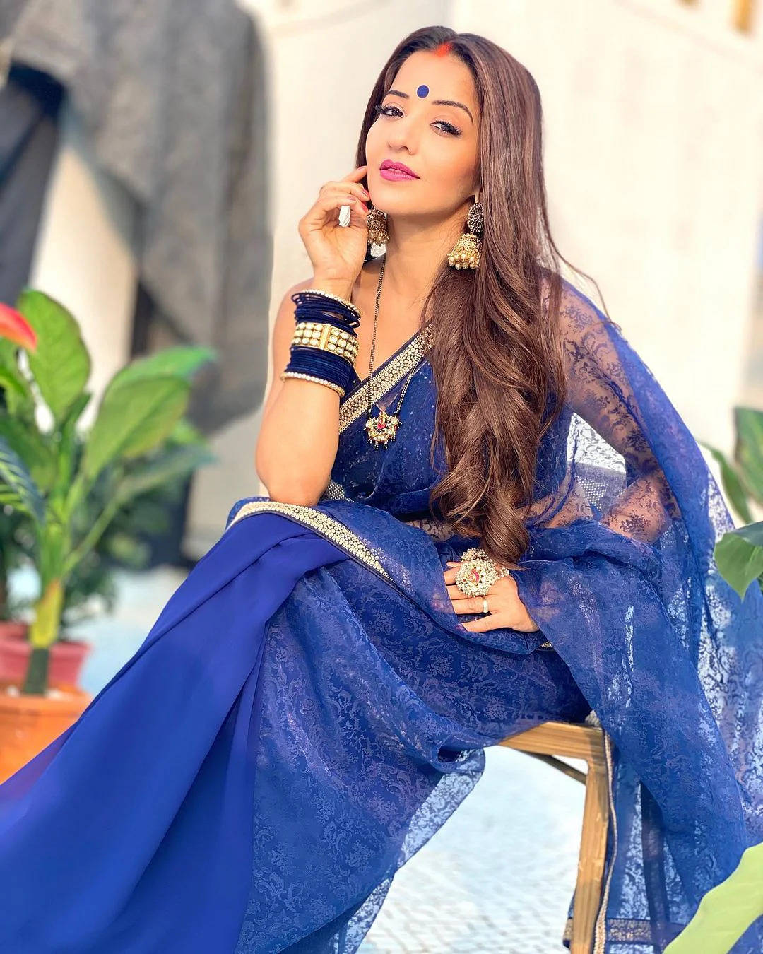 Bhojpurischauspielerin Im Blauen Kleid Wallpaper