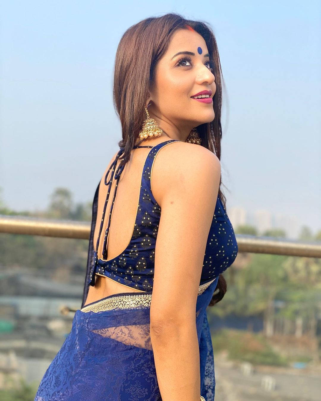Bhojpuri Actress Wearing Backless Top Wallpaper