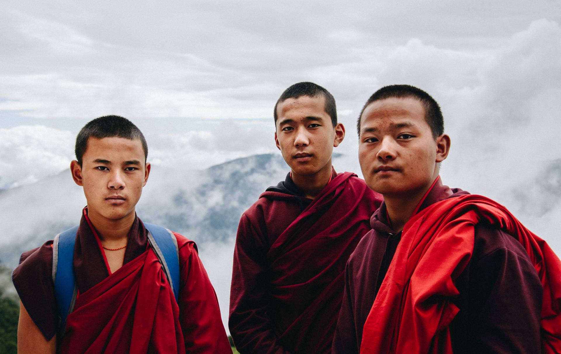 Bhutan buddhistiske munke børste vejen for ikke-vold. Wallpaper
