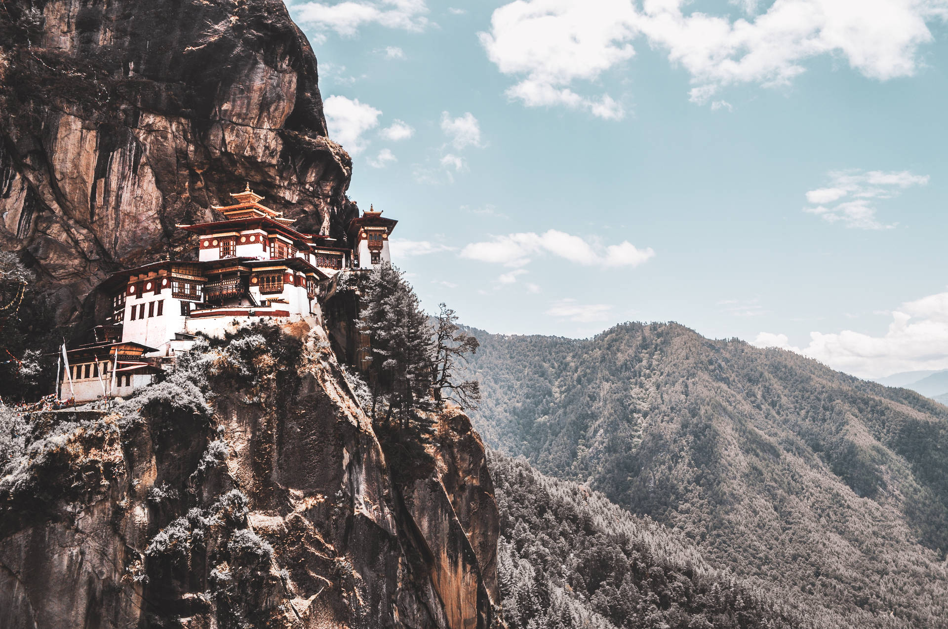 Bhutan Buddhist Temple beskriver denne farverige tapet: Wallpaper