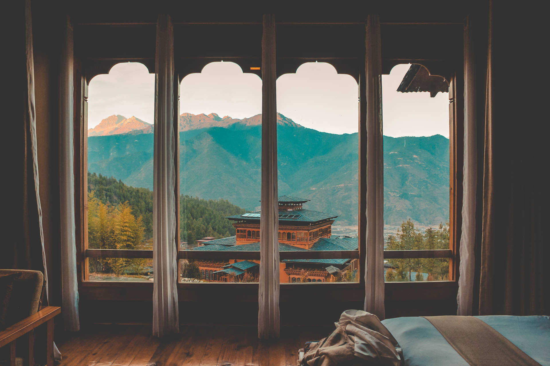 Bhutan Phobjikha Lodge View skaber en smuk baggrundsvisuel. Wallpaper