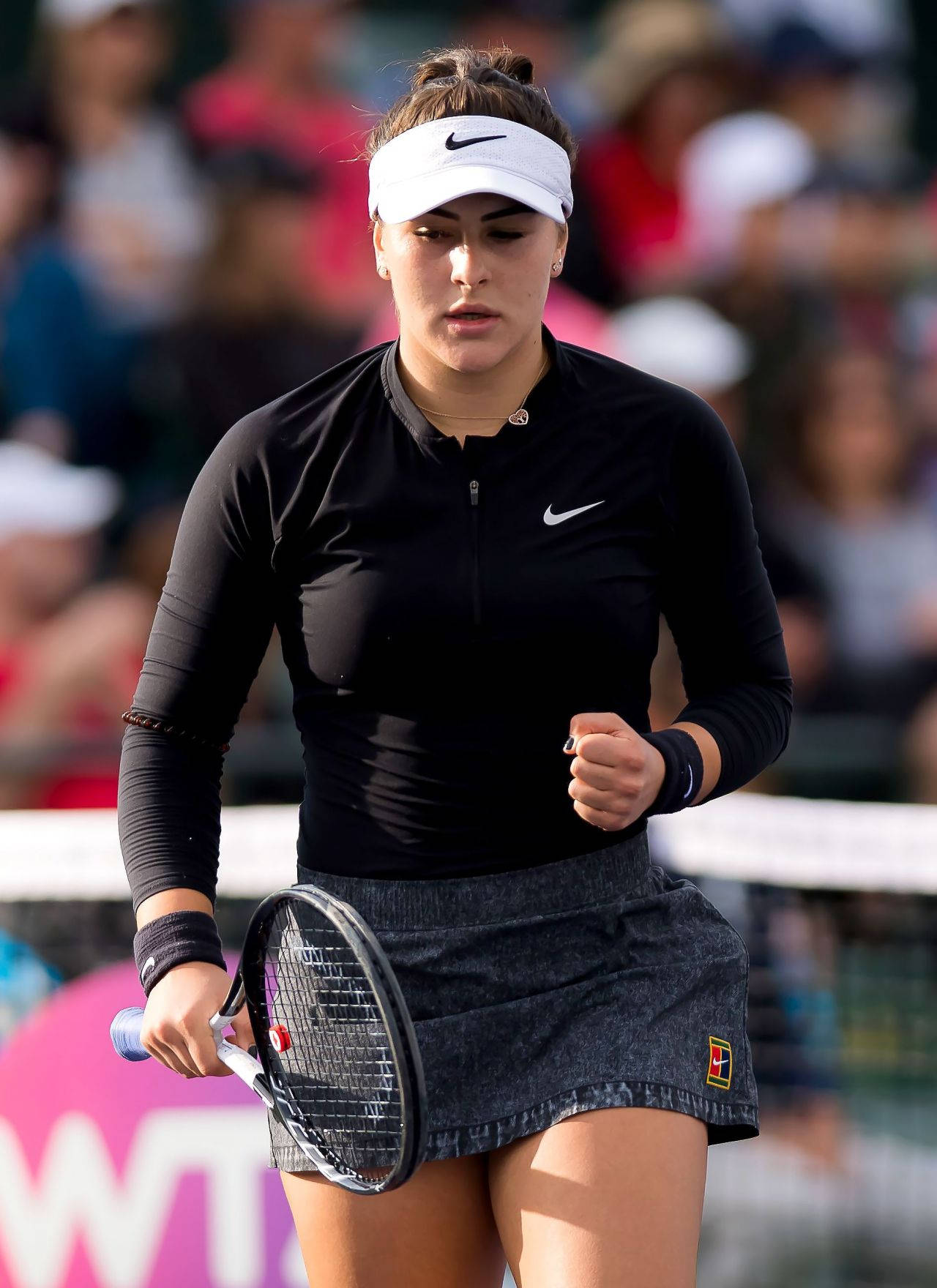 Bianca Andreescu Wearing Black And White Wallpaper