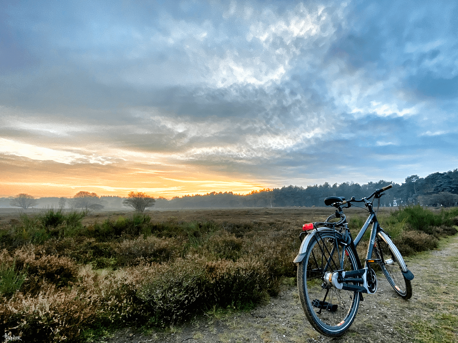 Bicycleat Sunsetin Hengelo Countryside Wallpaper