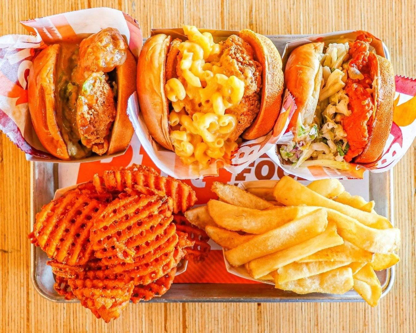 Großeportionen Von Fast Food Wallpaper